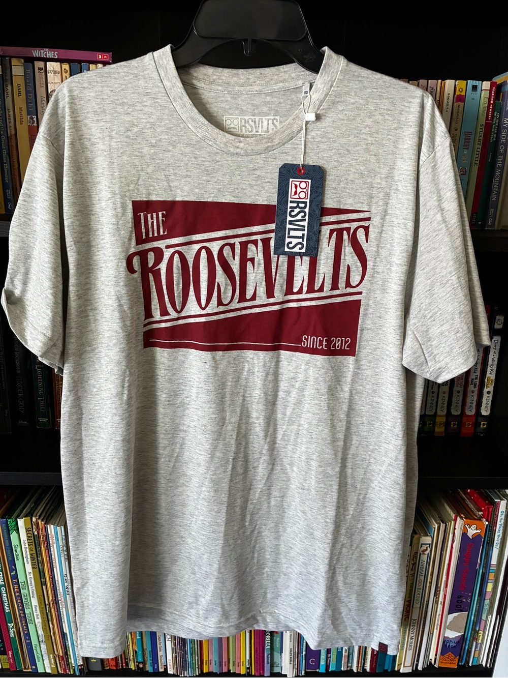 NWT! RSVLT The Roosevelts Graphic Tee - Gray with Maroon Print LARGE